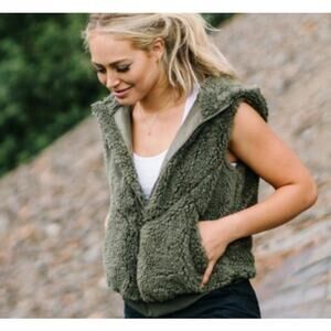 ZYIA Active Women's Size M Green Sherpa Fleece Full Zip Hooded Vest w/Pockets